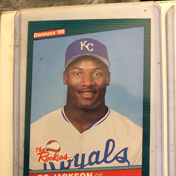 9 BO JACKSON CARDS OF ONE OF THE GREATEST 2 SPORT ATHLETES OF ALL TIME. - Picture 2 of 10